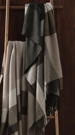 lodge-lambswool-260gsm-ivy-throw-130x200cm