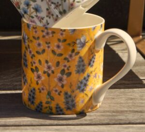 hattie-gold-mug-bone-china-85x9cm