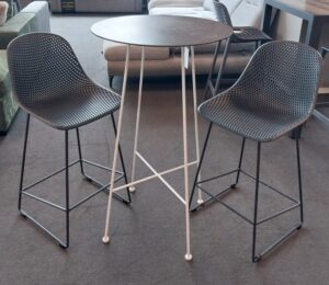 tide-white-outdoor-bar-table-set-2-gardenia-stools