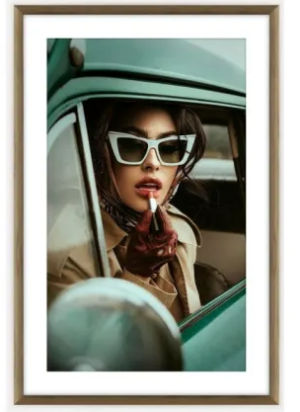 retro-lady-glass-framed-print-80x120