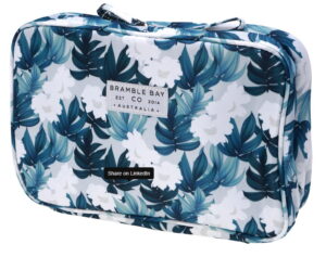 bramble-bay-hangfold-cosmetic-bag-magnolia-19x29x1