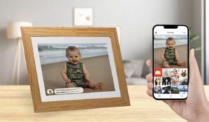 frameo-7-inch-digital-photo-frame-oak