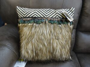 marama-cream-faux-fur-zig-lrg-cushion-45x45m