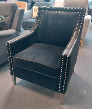 port-royal-arm-chair-in-black-velvet-710x880x95
