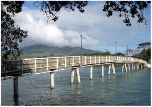 raglan-footbridge-900x595-nz-canvas-print