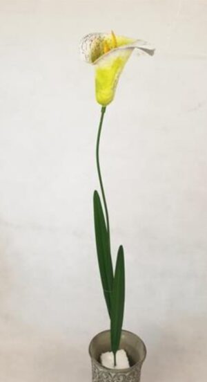 yellow-metal-lilie-on-stake-22x94cm