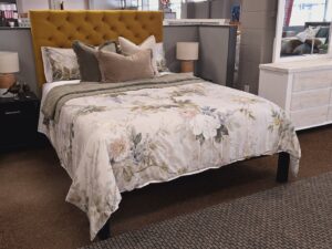 Zinnia Display Bed