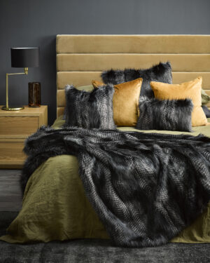 Heirloom Black Coyote Acrylic Throw 150X220Cm