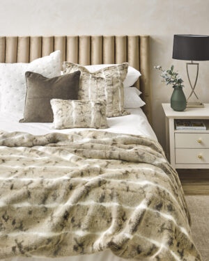 Heirloom Mountain Rabbit Acrylic Throw 150X220Cm