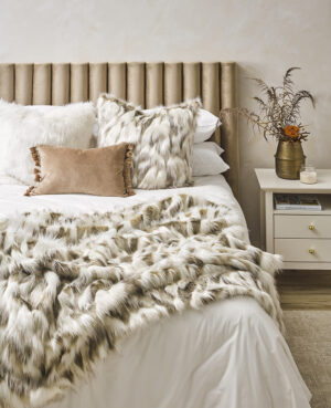 Heirloom Snowshoe Hare Acrylic Throw 150X220Cm