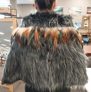 Korowai Blk Wht Brown Feathers Half Length 100X50H
