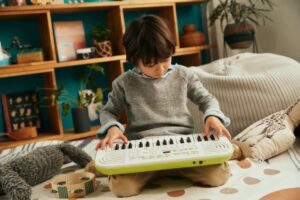 Casio Mini Keyboard 32 Mini Size Keys Green/White